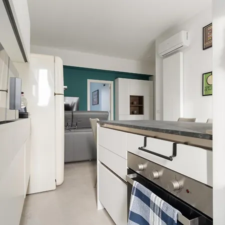 Lambrate - Corti - Bilocale Con Ampio Balcone Apartment Mailand